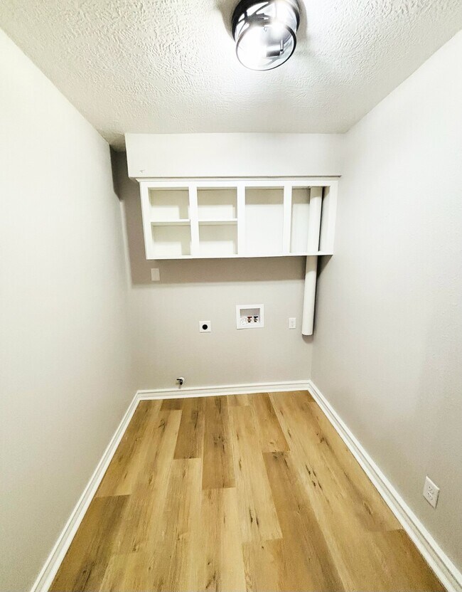 Building Photo - 1803 S Park St