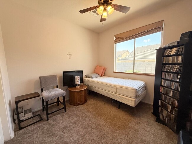 Building Photo - Charming Single-Story Townhome in Gated Southwest Community