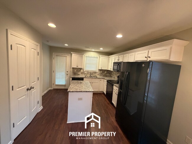 Building Photo - Move-In Ready 3BR Home in Tuscaloosa - Granite Counters & Enclosed Backyard