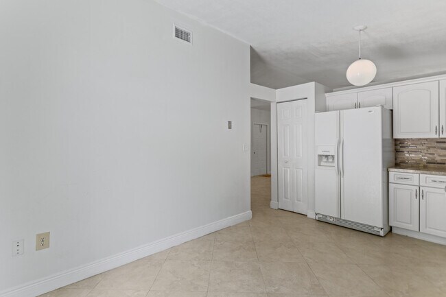 Building Photo - 13945 Langley Pl