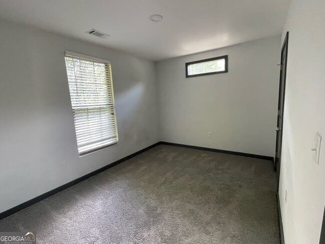 Building Photo - 185 Glenrose Cir SW