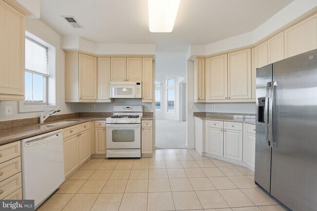 Building Photo - 500 Belmont Bay Dr