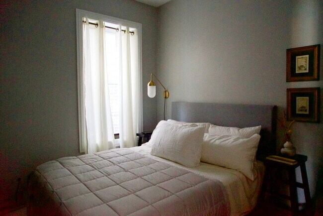 Building Photo - 1010 N Kedzie Ave