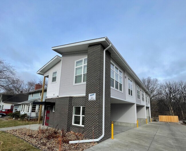 Building Photo - 2807 Oakland St