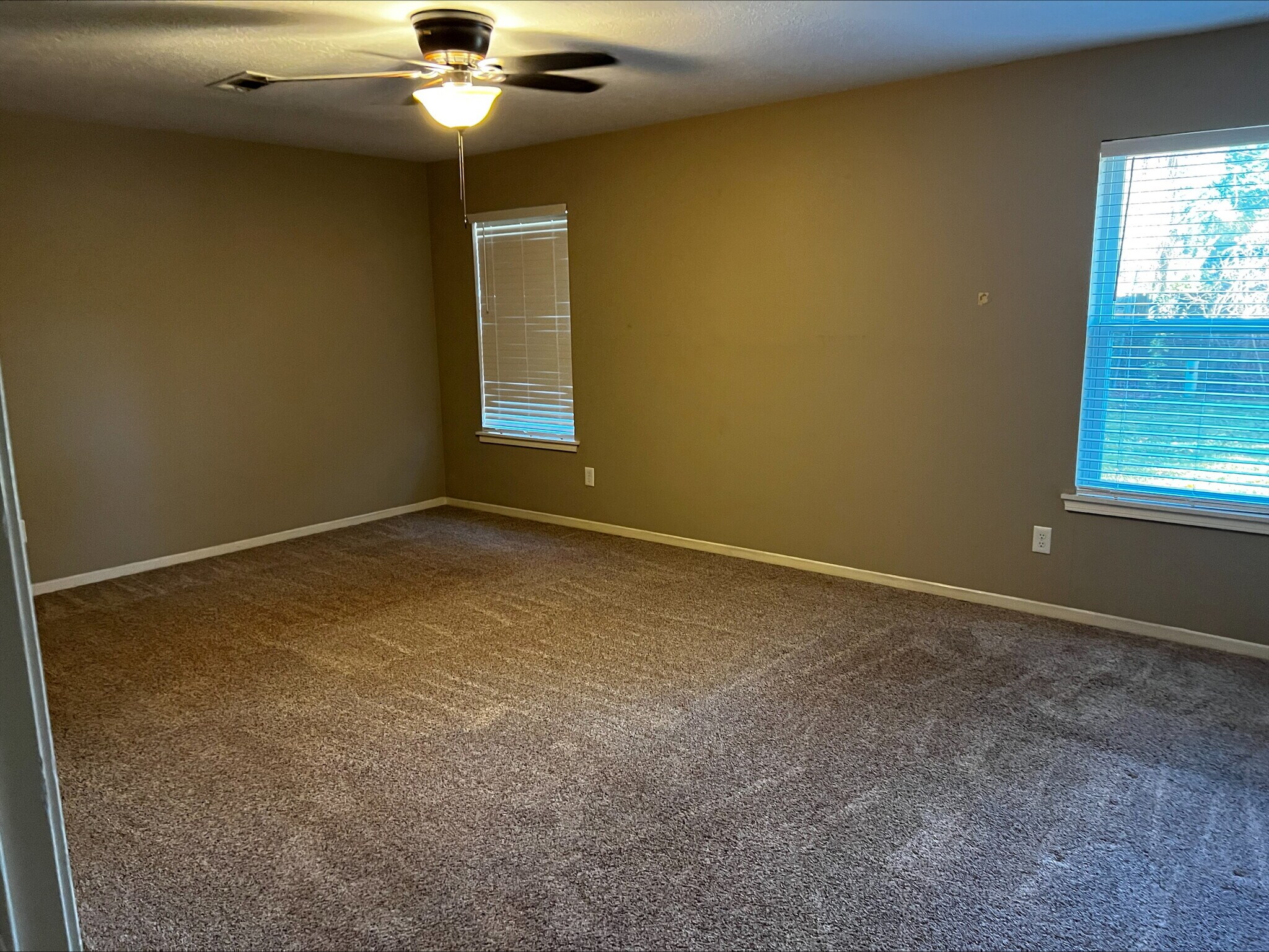 Building Photo - 835 Chatwood Dr