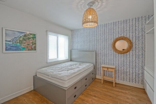 Building Photo - BEAUTIFULLY REMODELED (FURNISHED), 3BR3BA ...