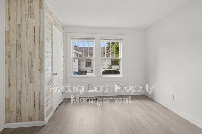 Building Photo - 4725 Court R