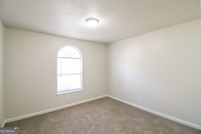 Building Photo - 7010 New Dale Rd