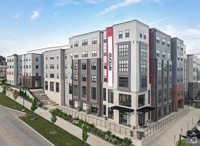 Building Photo - Student | Evolve Bloomington