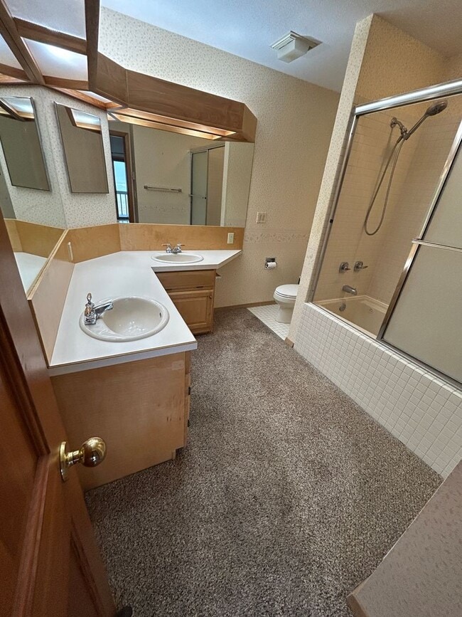 Building Photo - 2 Bedroom with Loft on Private Golf Course, Amazing Views!