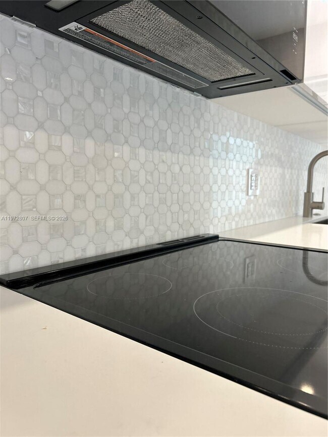 Building Photo - 2430 NE 135th St