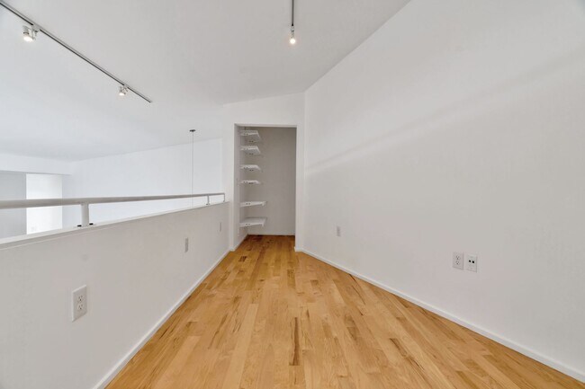 Building Photo - 1124 Heath Dr