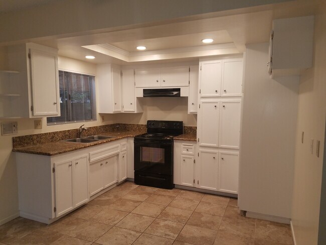 Kitchen - 768 Freeman Ave