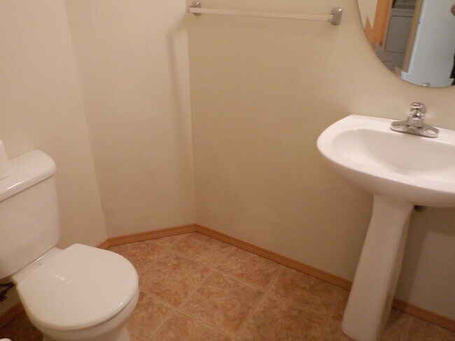 Building Photo - 2320 Simmons St