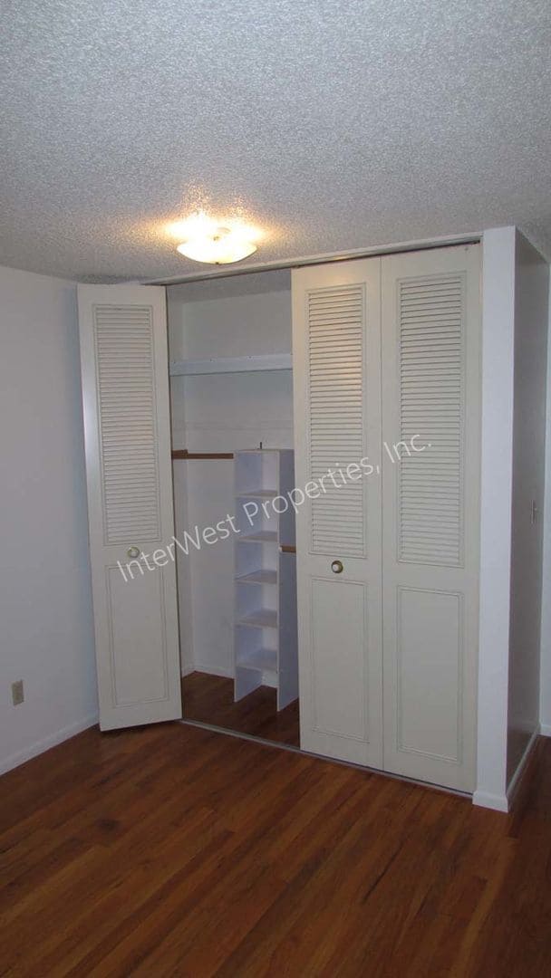 Building Photo - MCCA01