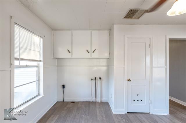 Building Photo - 301 S Mockingbird Ln