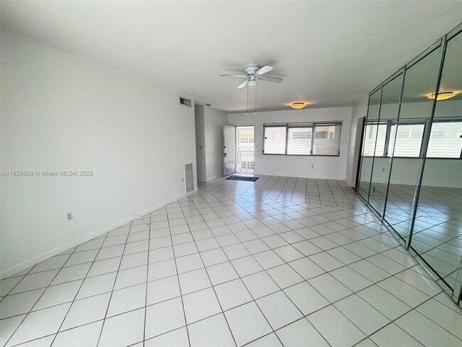 Building Photo - 462 Golden Isles Dr