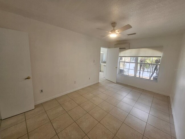 Building Photo - 601 Washington Palm Loop
