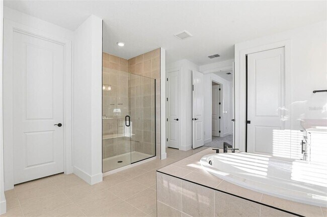 Building Photo - 6962 Jared Oaks Dr