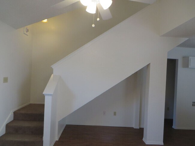 Building Photo - 2217 Katy Ln