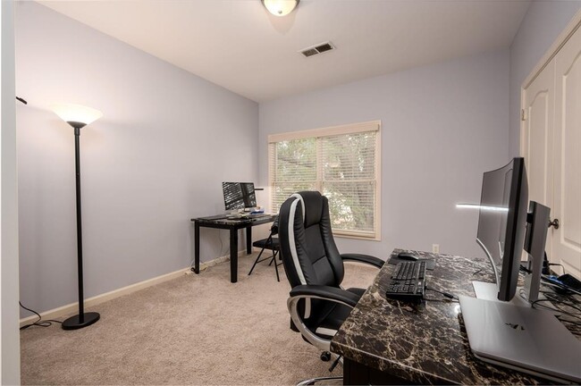 Building Photo - 10180 Wynmanor Dr