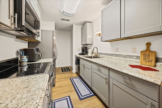 Building Photo - Updated Condo In Richfield Gardens Community!