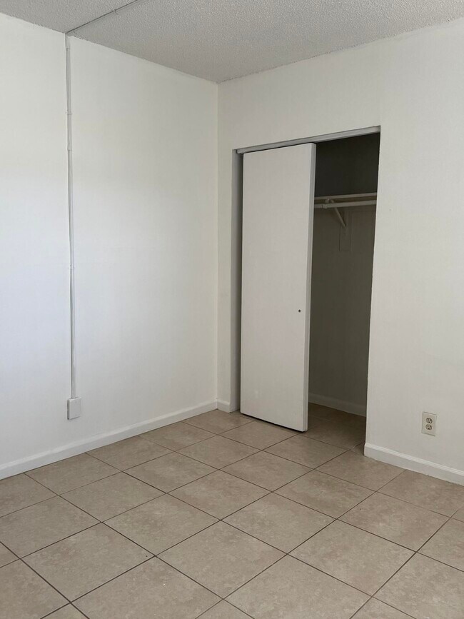 Building Photo - 650 SW 15th Ave