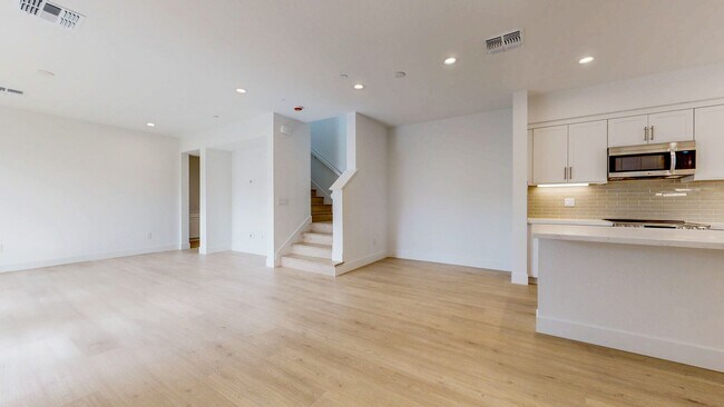 Building Photo - 2782 Sassy St