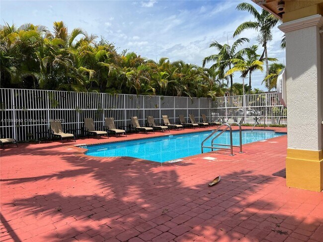 Building Photo - 731 SE 1st St