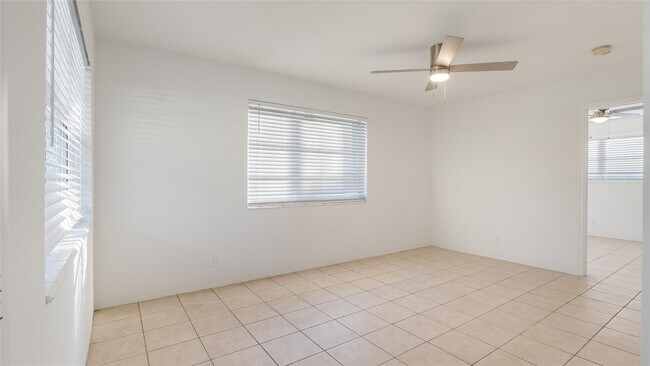 Building Photo - 709 SE 15th St