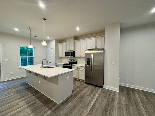 Building Photo - Modern Townhome in Stone Creek Townhomes