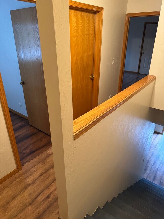 Building Photo - Updated 2 bedroom 1.5 bath duplex!