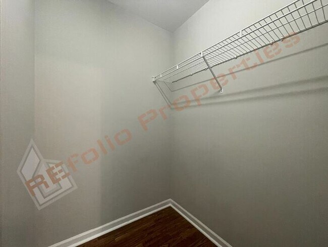 Building Photo - Beautiful 3 Bedroom 1 Car-Garage Home loca...