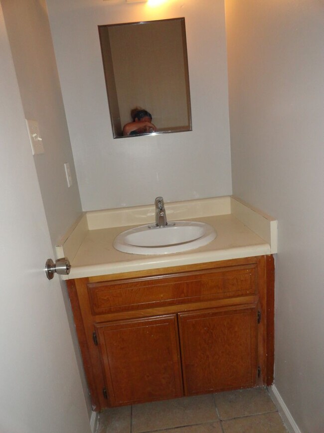 Building Photo - Newly Remodeled Townhouse in Valdosta