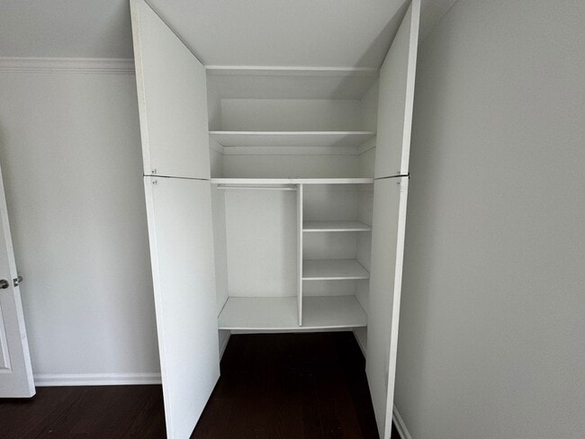 Building Photo - Relaxing 3 Bed 2.5 Bath Single Family Home...