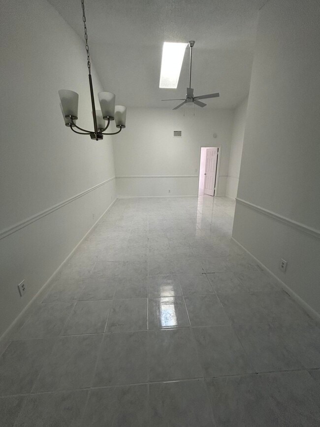 Building Photo - 8917 SE Hobe Ridge Ave