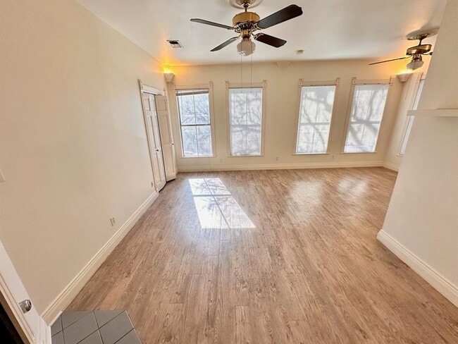 Building Photo - 402 W 44th St