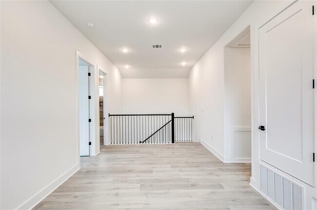 Building Photo - 1703 Kit Cir