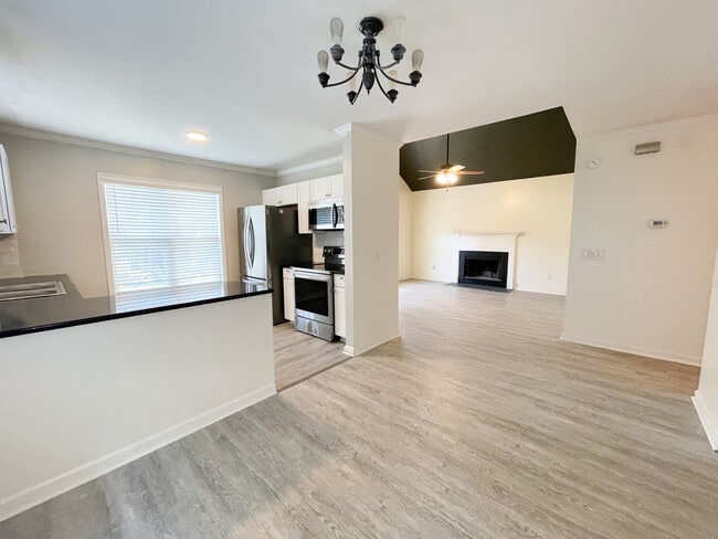 Building Photo - 405 Cami Forest Ln