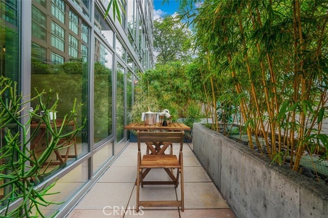 Building Photo - 1100 S Hope St