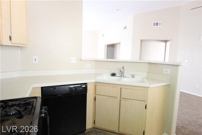 Building Photo - 2 Bedroom Condo w/ 1 CAR GARAGE