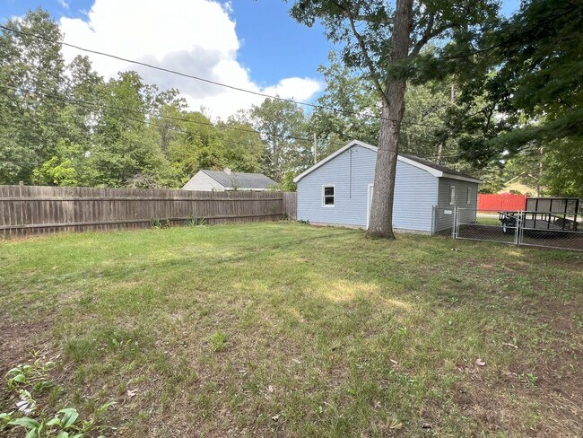 Building Photo - NEWLY REMODELED 3 BEDROOM HOME NEAR CIVIC ...