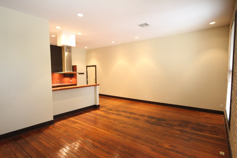 Building Photo - 319 S Flores St