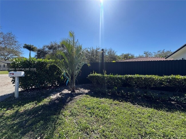 Building Photo - 10502 SW 77th Ct