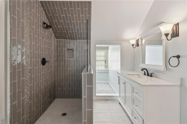 Building Photo - 2649 Jefferson Terrace