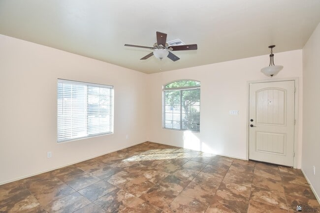 Building Photo - 2523 S 41st Ave