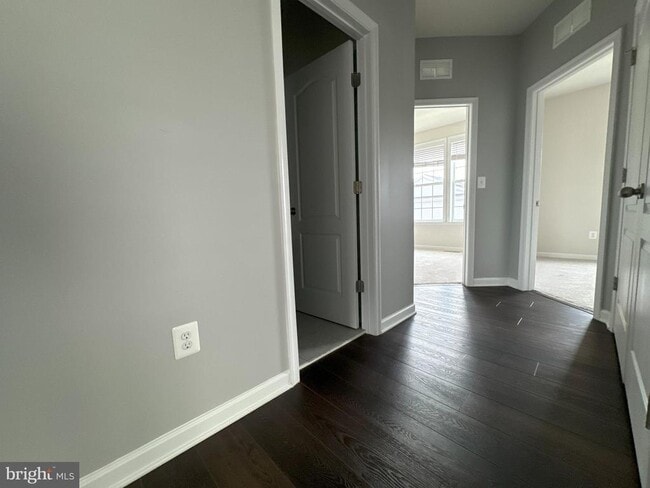 Building Photo - 9067 Fox Stream Way