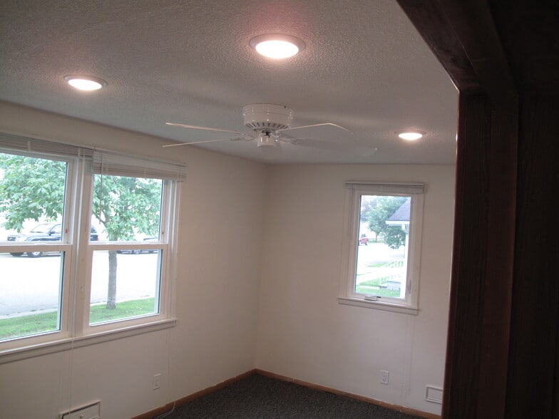 Main Bedroom - 537 2nd Ave NW