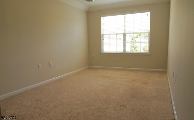 Building Photo - 604 Lopez Ln