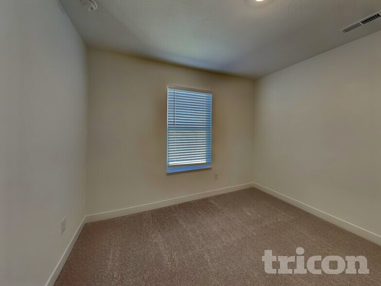 Building Photo - 11831 Moorfield Ln